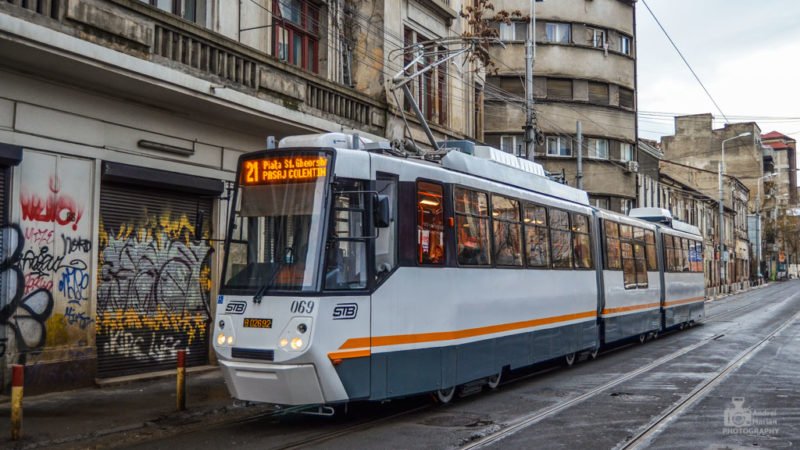 Programul de modernizare al tramvaielor STB a prins viteză cu un nou tramvai scos pe traseu