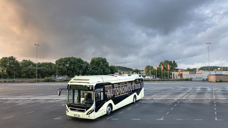 Volvo testează primul autobuz electric cu conducere autonomă