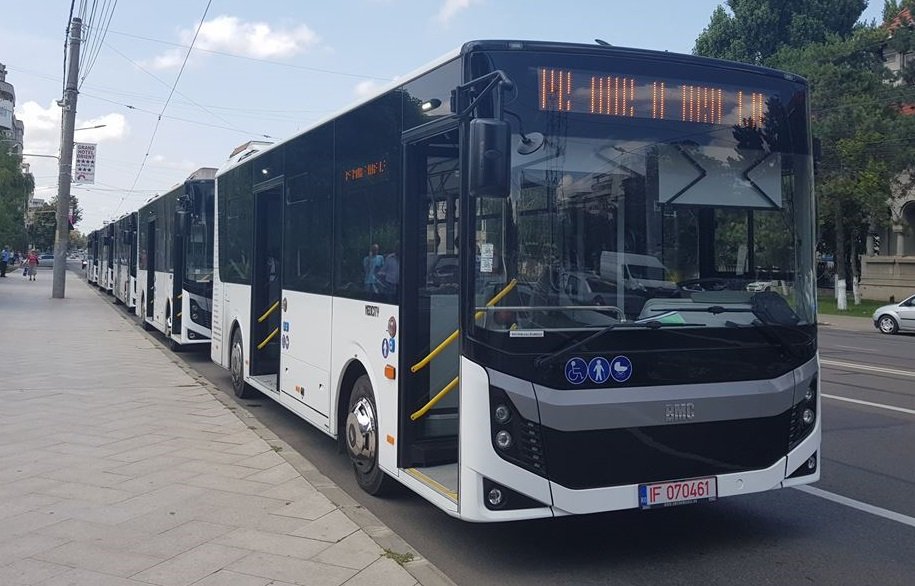 5 autobuze noi au fost lansate în circulație la Brăila fiind planificată achiziția a 11 autobuze electrice și 10 tramvaie noi