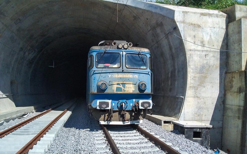 Vest Trans Rail este operatorul primului tren de marfă care a traversat noile tunele Sighișoara – Daneș