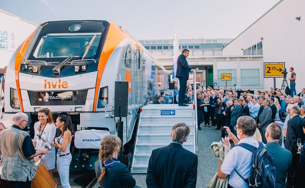 Stadler și HVLE prezintă oficial locomotivele EURODUAL la InnoTrans 2018