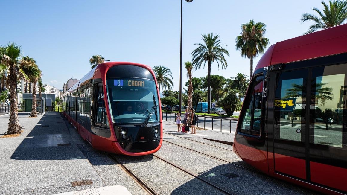 Modernele tramvaie Citadis cu încărcare la sol ale Alstom au inaugurat o nouă linie în Nisa de la Côte d'Azur