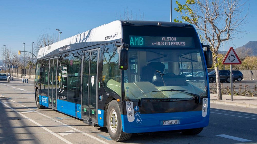Inovativul autobuz electric Alstom Aptis începe operarea experimentală în Spania