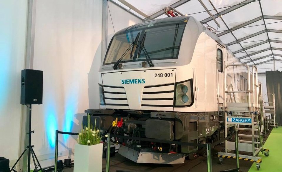 Siemens anunță ieșirea din fabrica a primei locomotive Vectron Dual Mode