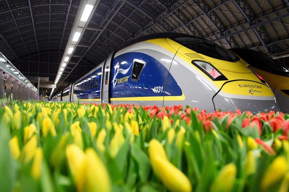 Eurostar sărbătorește un an de servicii de mare viteză către Amsterdam și reducerea dramatică a CO2 pentru această rută
