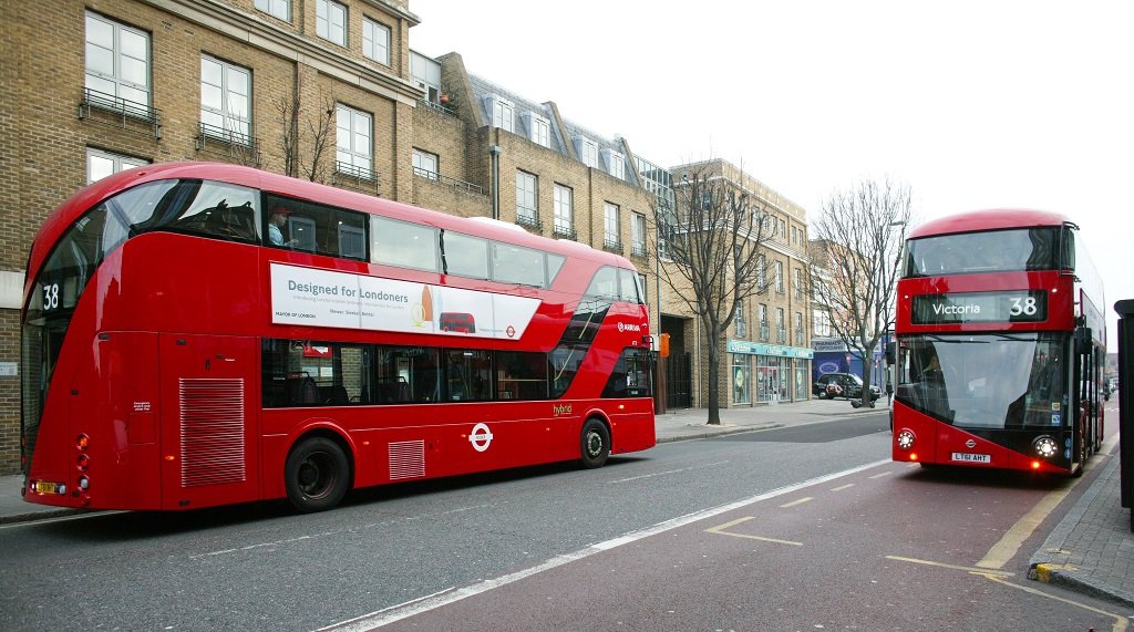 Aerul poluat din Londra va fi redus cu noile autobuze duble decker cu hidrogen