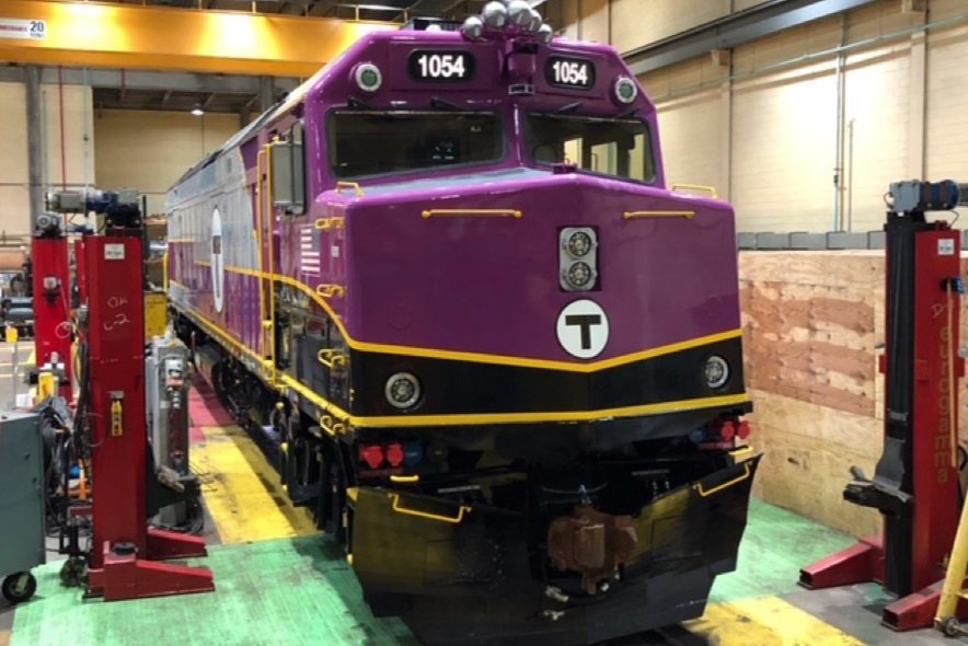 MTBA modernizează 27 de locomotive F40 pentru trenurile Rail Commuter