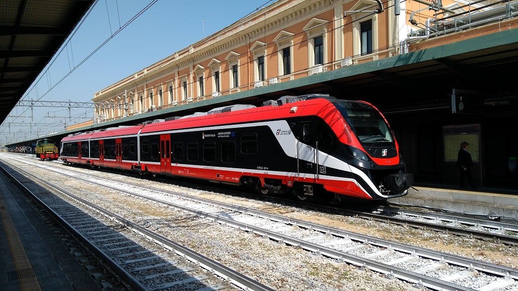 Ferrovie del Sud Est Italia a primit primul tren electric ce va fi introdus în circulație în toamnaă