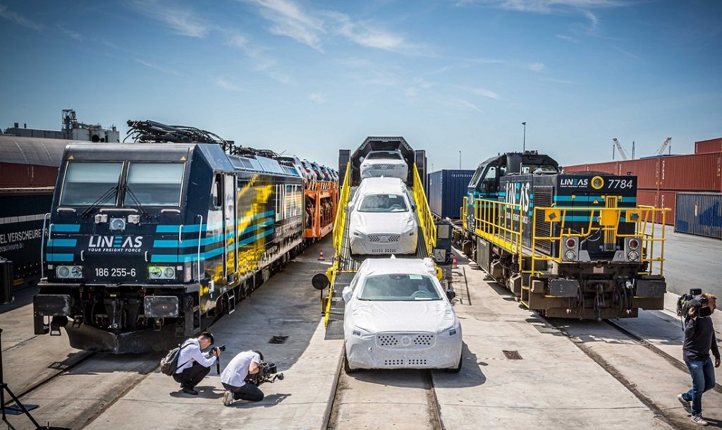 Volvo a început transportul automobilelor pe calea ferată între portul Ghent și China