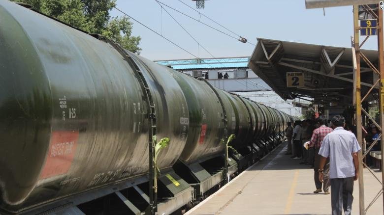 Transportul feroviar salvează orașele din India de grava criză de apă potabilă