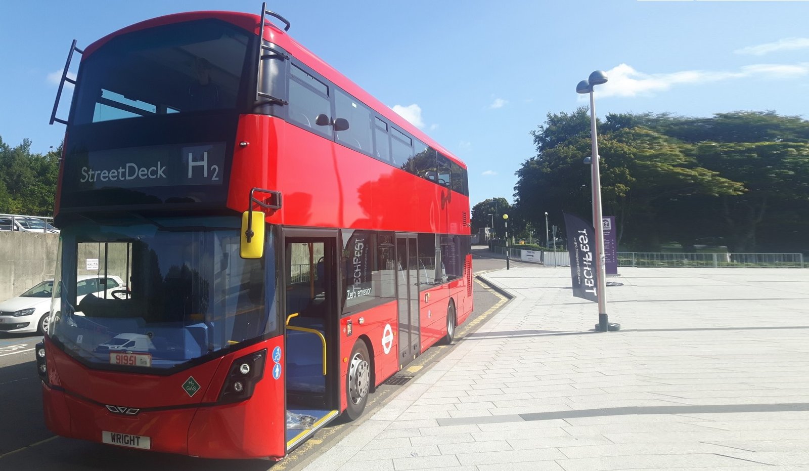Aberdeen este primul oraș care utilizează autobuze etajate cu hidrogen