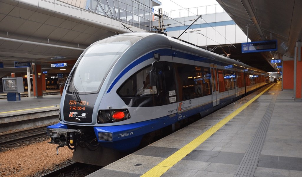 PKP Intercity investește în modernizarea a 14 EMU ED 74