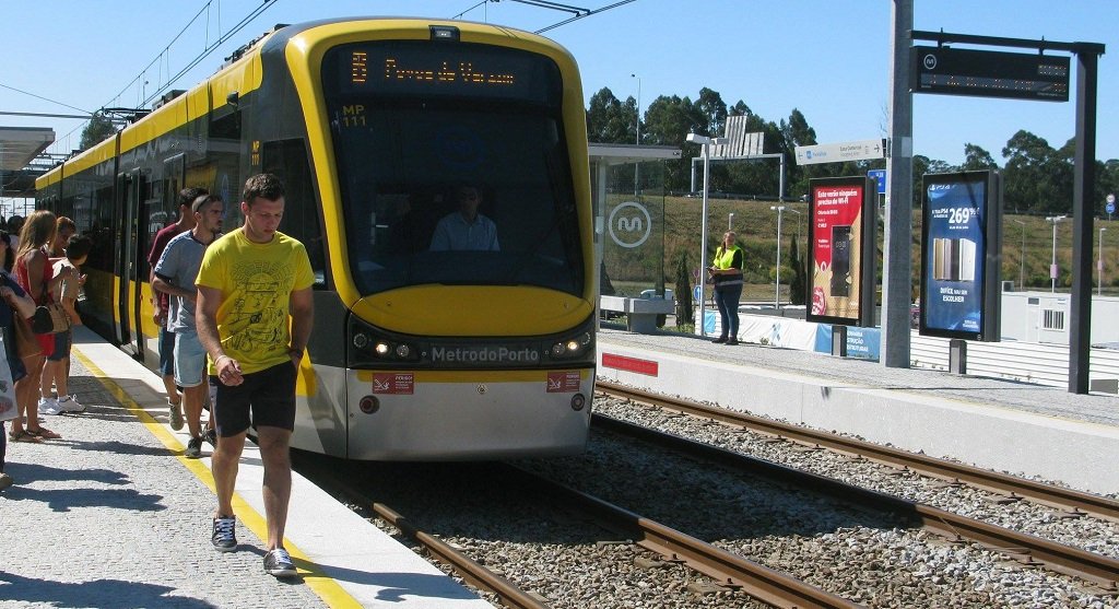 Metroul din Porto funcționează non stop în weekend