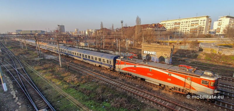 Reportaj – CFR Călători a suplimentat trenurile de pe Valea Prahovei la garnituri de 10 vagoane