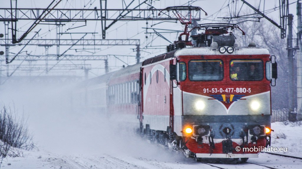 CFR Călători anulează cel puțin 15 trenuri în sudul țării din cauza viscolului