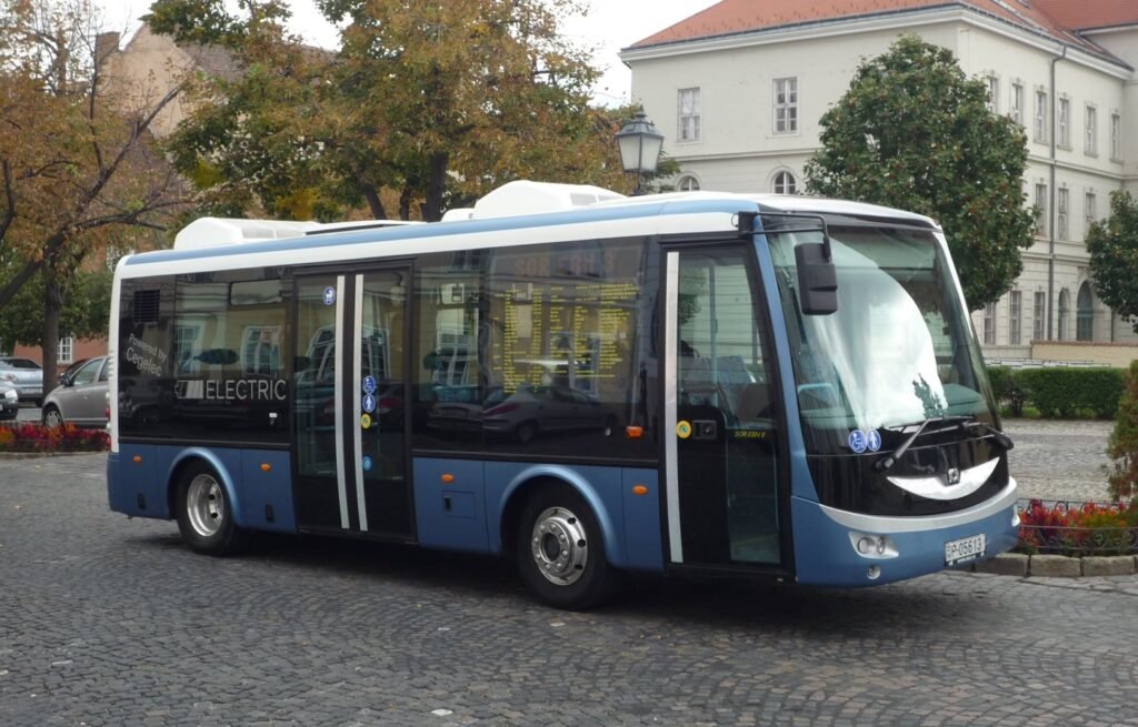 A fost semnat contractul pentru 3 autobuze electrice SOR EBN 8 care vor lega Rovinari și Drăguțești