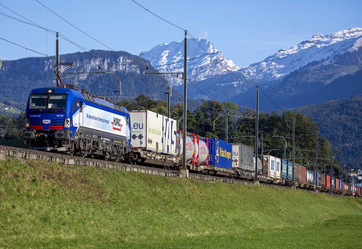 Hupac a transportat in 2021 pe calea ferată 1,1 milioane de camioane reducând 1,5 milioane de tone de CO2