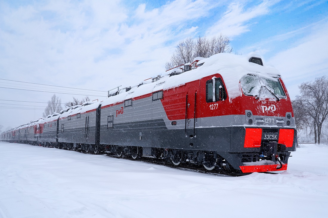 Rusia a echipat 630 de locomotive cu un sistem ce poate cupla virtual două trenuri