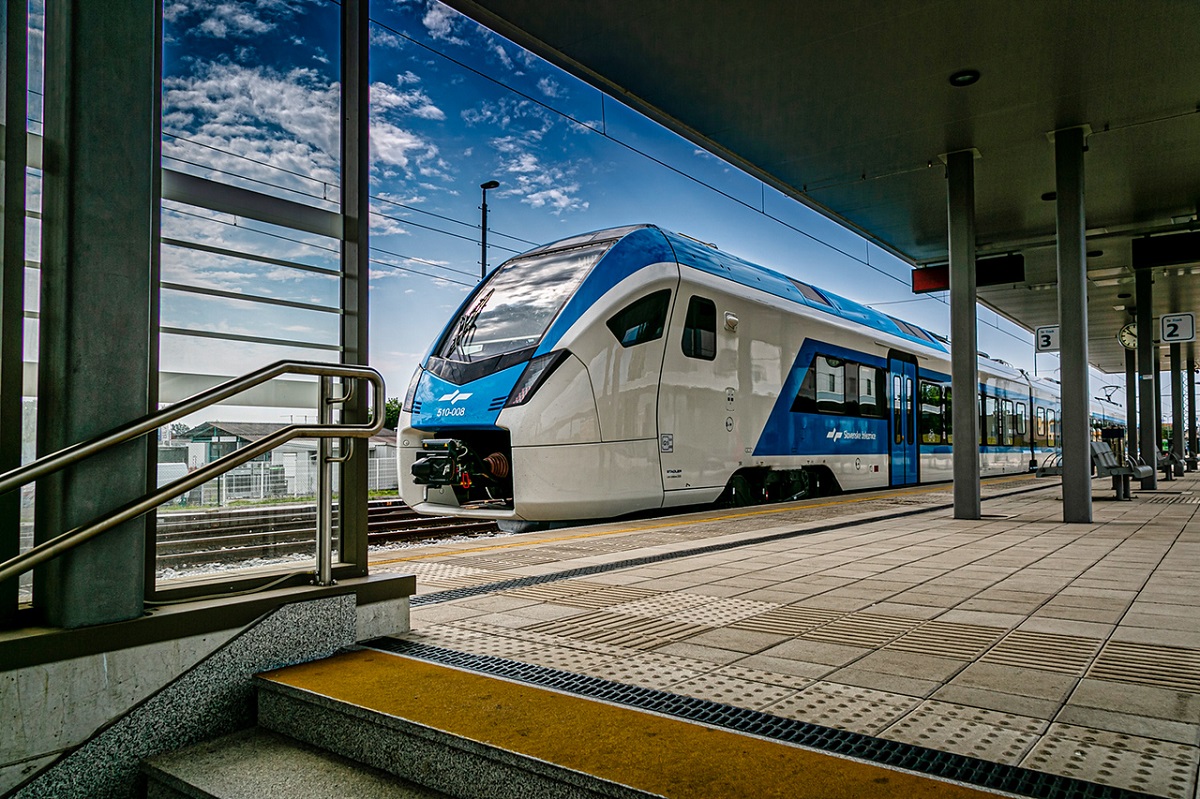 Slovenia – De luna asta circulă primele 10 trenuri electrice etajate Stadler Kiss