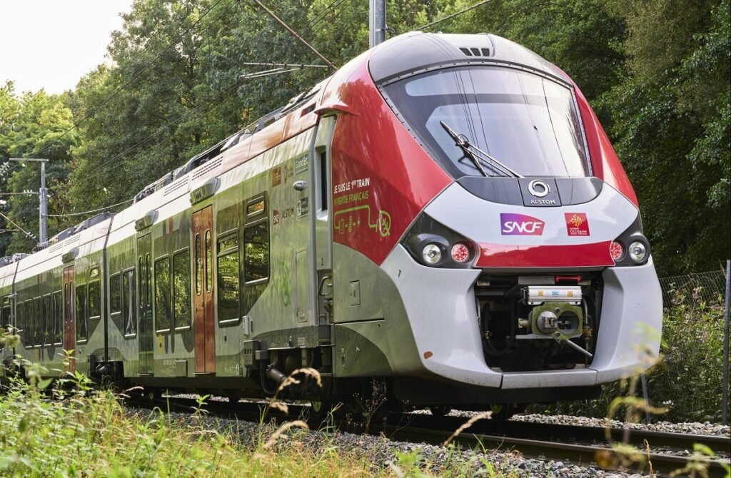 Franța - Alstom și SNCF prezintă primul tren modernizat hibrid pentru proiectul liniilor Regiolis