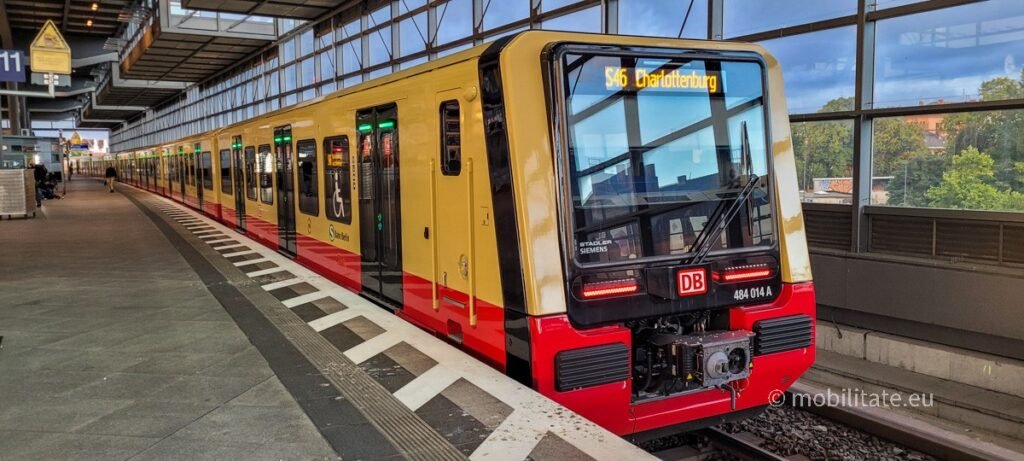 S-Bahn Berlin și Stadler Siemens inaugurează noile trenuri pe linia S8 după retragerea vechilor garnituri la începutul acestei luni