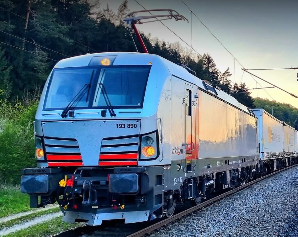 ecco-rail a închiriat 5 locomotive Siemens Vectron de la Akiem