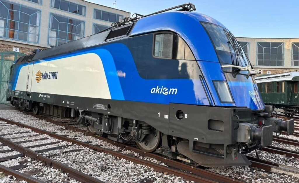 MAV Ungaria a închiriat 15 locomotive Siemens Taurus dual mode pentru trenurile spre Viena dar care pot opera și în România