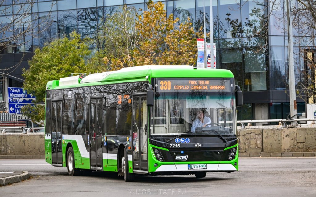 STB SA a introdus de astăzi primele două autobuze electrice din București pe linia 330