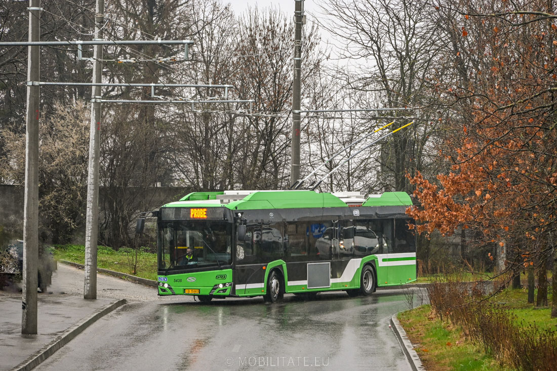 Probe cu noile troleibuze Solaris pe linia 97 în Bucureștii Noi. Instalarea unui macaz de către STB SA mai ține călătorii fără noile troleibuze