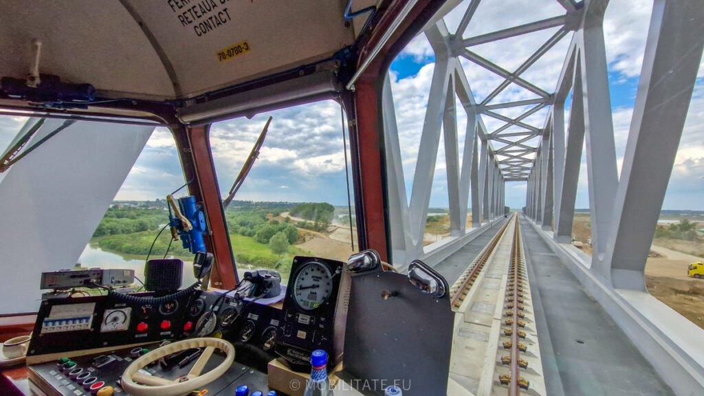 Reportaj – Primul tren pe ruta București – Giurgiu pe noul complex de poduri și eurogări Grădinari – Comana. Soluția PORR Slab Track utilizată în premieră împreună cu alte noutăți pentru România