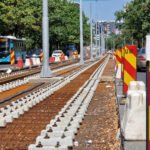 Reportaj – Cum arată lucrările pe linia tramvaiului 5 la o lună de la oprirea acestora. Primăria Capitalei încă nu a plătit datoriile către constructor
