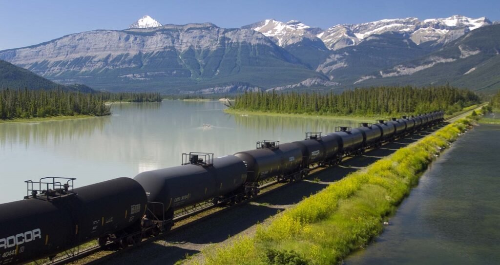 Canadian National Railway a fost amendată cu 8 milioane de dolari pentru deversarea de țiței în urma a două deraieri