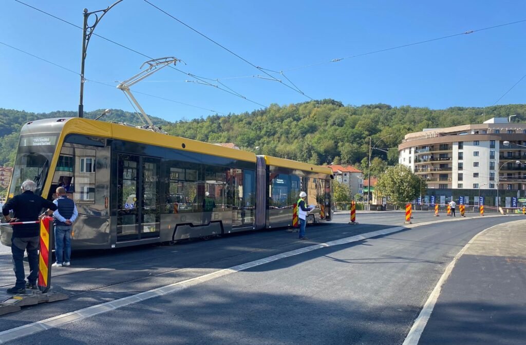 Reșița realizează probe pe noua rețea de tramvai. Se angajează vatmani pentru începerea programului de circulație