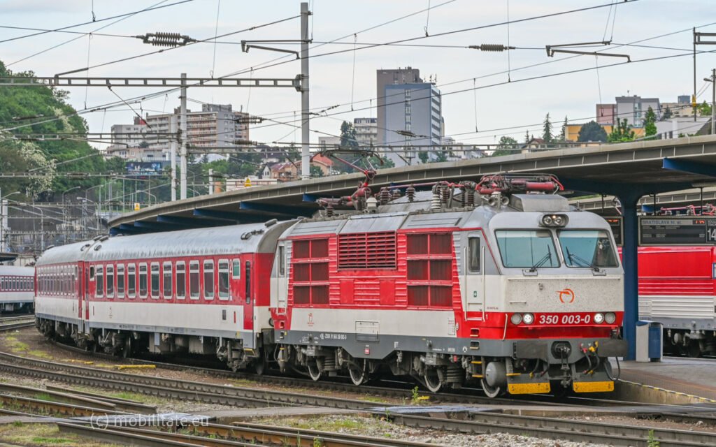 Căile ferate din Slovacia renunță la vechile locomotive Skoda tip 350 produse în 1975. Vor fi înlocuite cu Siemens Vectron