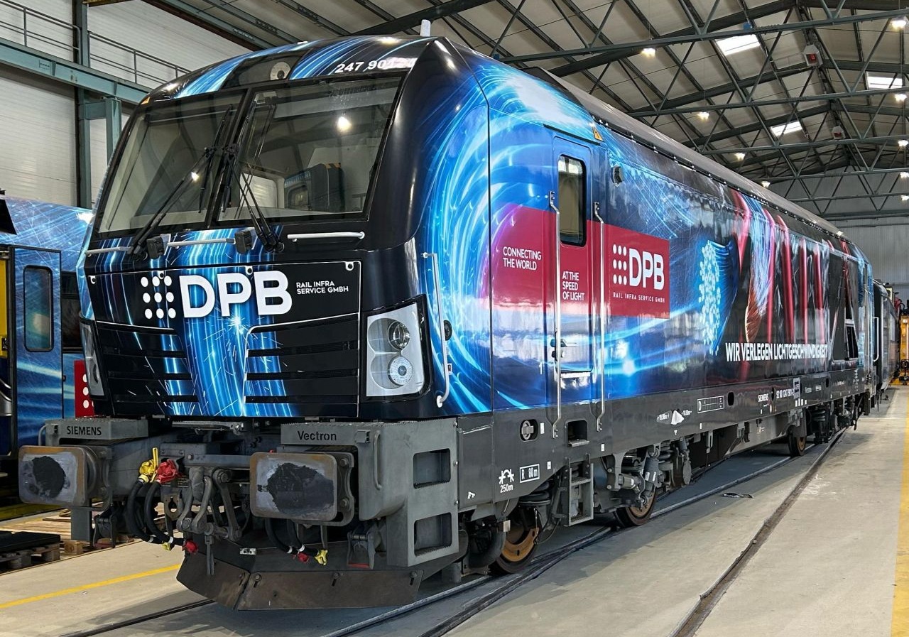 DPB Group Expands Fleet with Diesel-Vectron Locomotive. The locomotive will operate în Germany and Austria