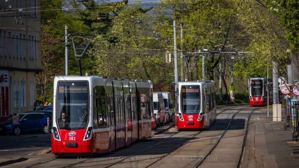 Instructorii școlilor de șoferi din Viena vor urma o pregătire și la bordul tramvaielor. Astfel vor putea instrui viitorii șoferi și din perspectiva priorității mijloacelor de transport