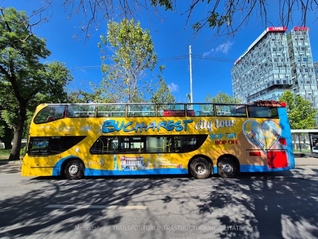 Probe cu autobuzele turistice din București. STB SA a scos un autobuz pe traseu și a implementat ruta în aplicația InfoTB