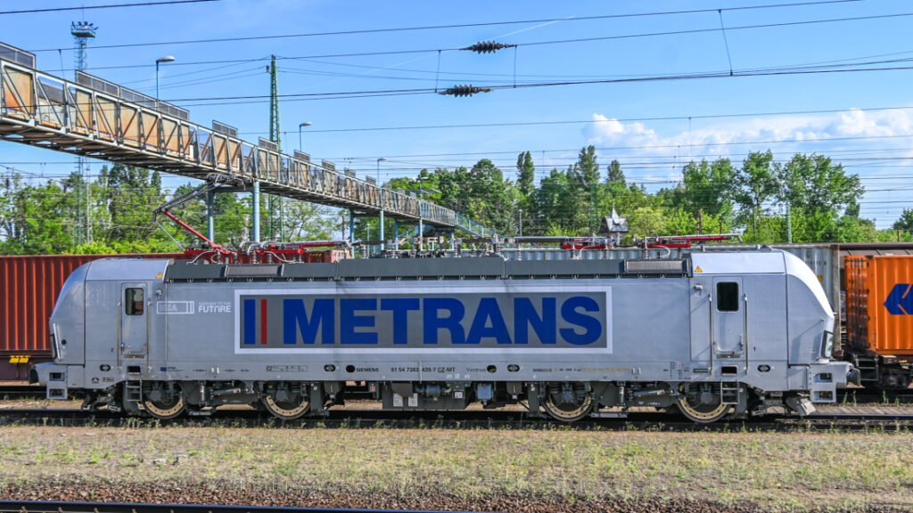 Transportatorul feroviar de marfă METRANS inaugurează trenurile Afluent Arad - Yusen București. Odată cu această rută se deschide și calea către Constanța