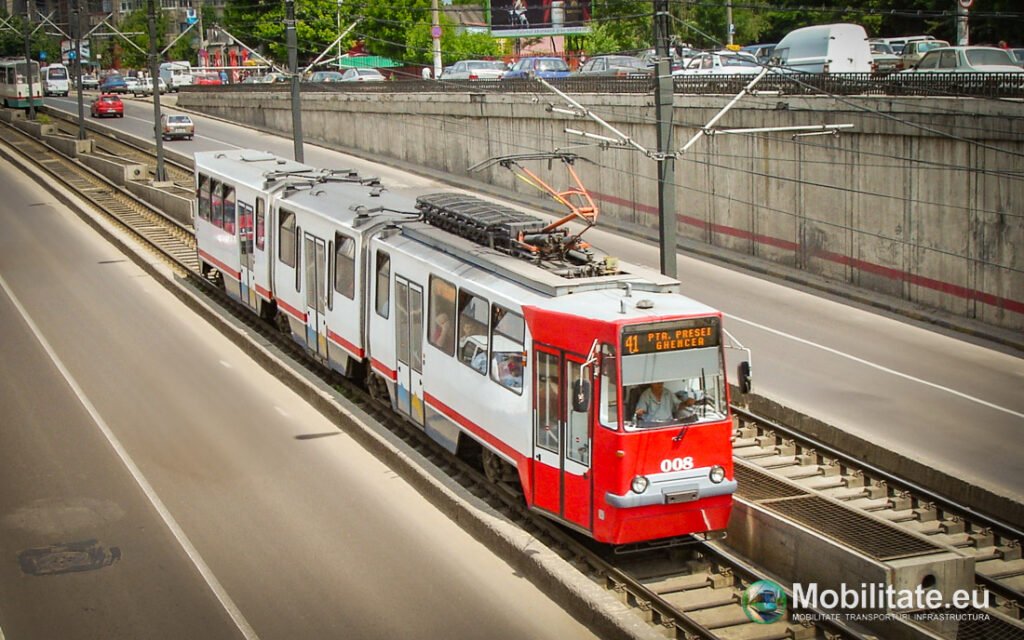 STB SA și TPBI pregătesc mega-parada tramvaielor în weekend. De la Tatra și Pantera Roz până la metroul ușor în schema lui Băsescu vor putea fi văzute pe străzile din București
