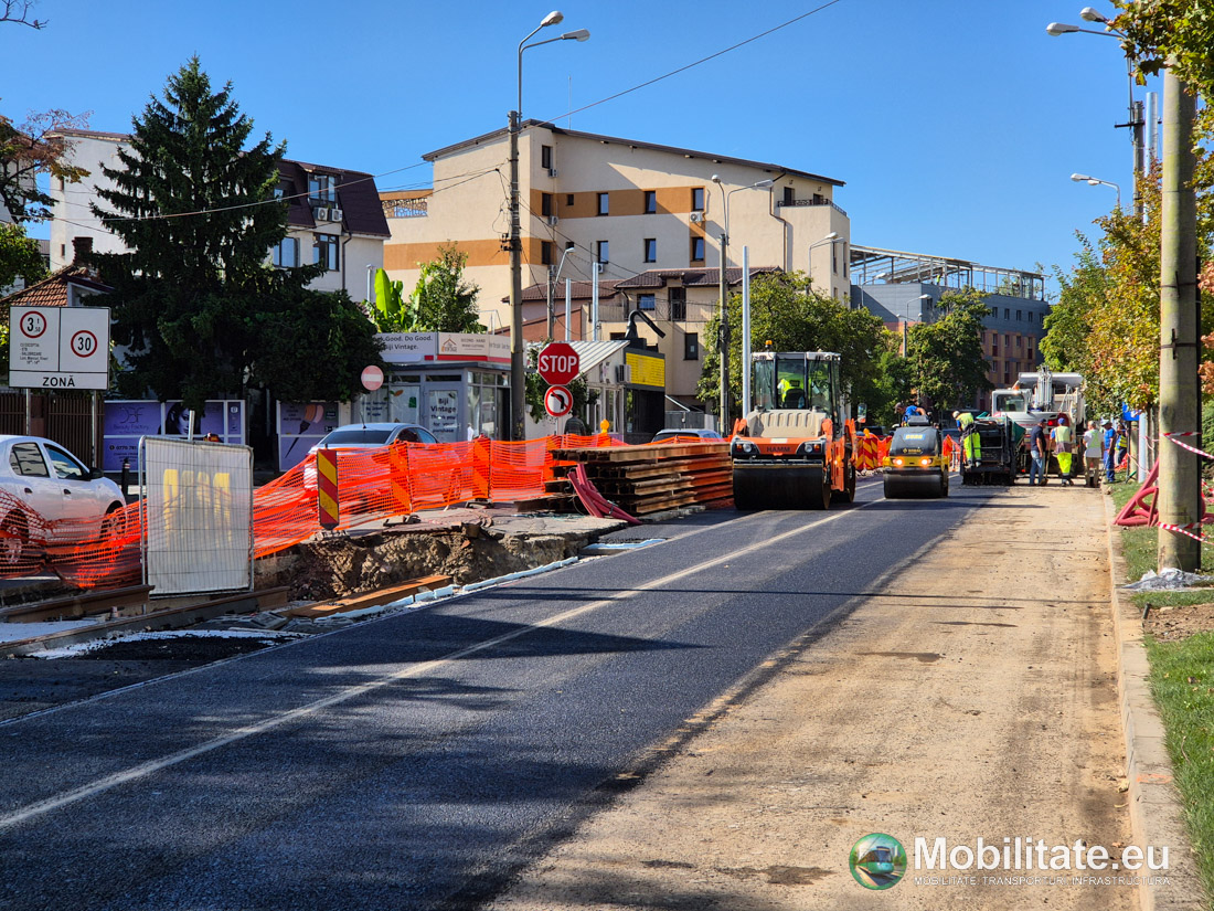 Având în vedere începerea lucrărilor pe Str. Clăbucet, între Bd. Ion Mihalache și Str. Aviator Popișteanu, începând cu data de 23.09.2025, liniile N113, N117 și linia navetă 686 vor circula operativ pe un traseu deviat, astfel: Linia N113: Traseu dus: Stația „Piața Unirii 2”, Bd. I. C. Brătianu, Bd. Nicolae Bălcescu, Bd. Gheorghe Magheru, Bd. Lascăr Catargiu, Piața Victoriei, Bd. Ion Mihalache, Strada Aviator Popișteanu, apoi traseul de bază. Traseu întors nu se modifică. Linia N117: Traseu dus: Stația „Piața Unirii 2”, Bd. I. C. Brătianu, Bd. Nicolae Bălcescu, Bd. G-ral Gheorghe Magheru, Piața Romană, Bd. Dacia, Str. Mircea Vulcănescu, Str. Gării de Nord, Piața Gării de Nord, Cal. Grivitei, Strada Clabucet, Bd. Ion Mihalache, Strada Aviator Popișteanu, apoi traseul de bază. Traseu întors nu se modifică. Linia navetă 686: Traseu întors: Stația „Clăbucet”, Str. Clăbucet, deviat pe Bd. Ion Mihalache, Str. Aviator Popișteau, apoi traseul de bază. Suplimentar, liniile menționate vor efectua stația cu denumirea „Aviator Popișteanu” (comună cu liniile 93, 642), amplasată pe Str. Aviator Popișteanu, sens „Cartier Pajura”.