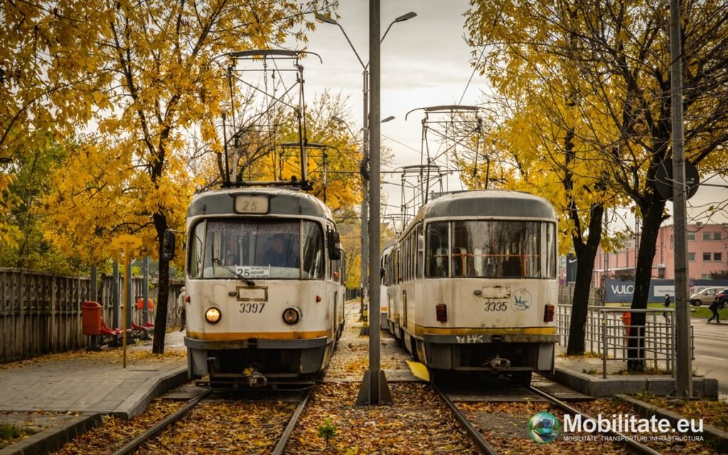 A venit prima toamnă în care tramvaiele Tatra au dispărut din peisajul fotografiilor de pe Șoseaua Progresului. Ultimele 4 vagoane pot fi văzute în peisajul de toamnă de la Gară și Cișmigiu