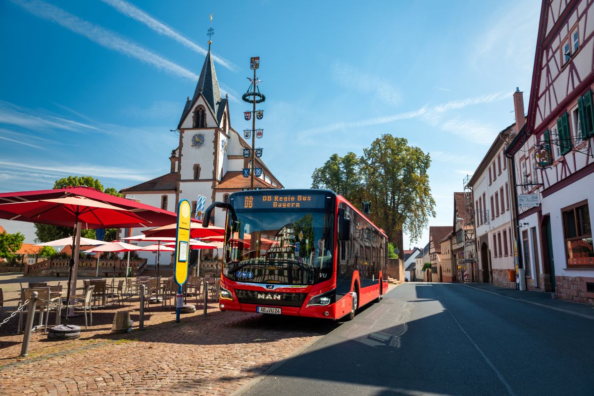 MAN și DB au semnat un contract record pentru livrarea a 3000 de autobuze hibride și electrice până în 2032