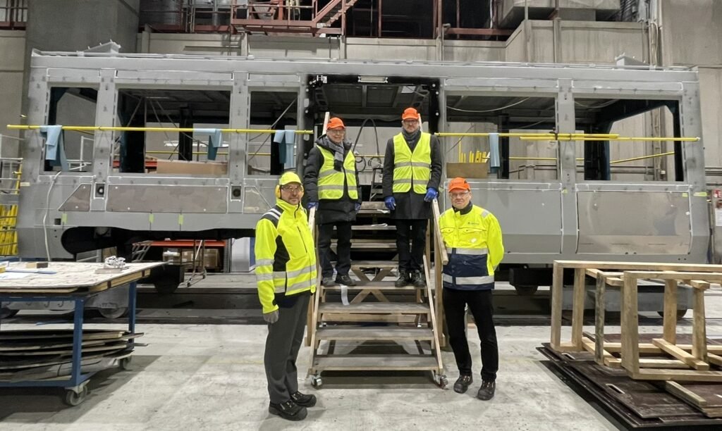 Tramvaiele din orașul finlandez Tampere vor fi prelungite la 47 de metri prin adăugarea unui vagon suplimentar. Creștere de 25% a capacității de transport pentru fiecare tramvai prelungit