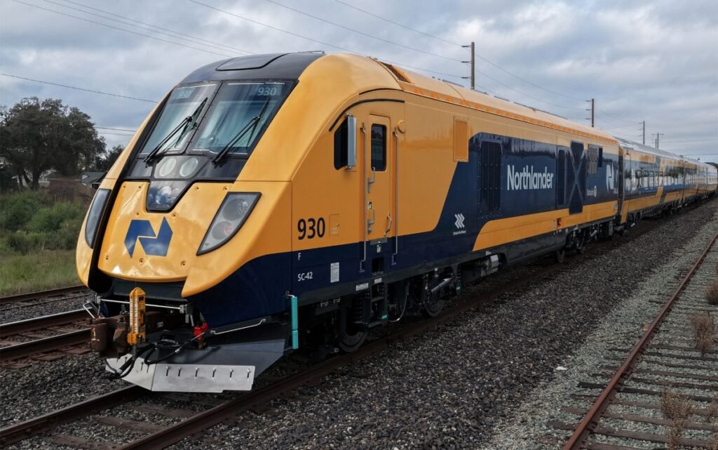 Primul tren Northlander a sosit pentru relansarea serviciilor feroviare în nordul procinciei Ontario