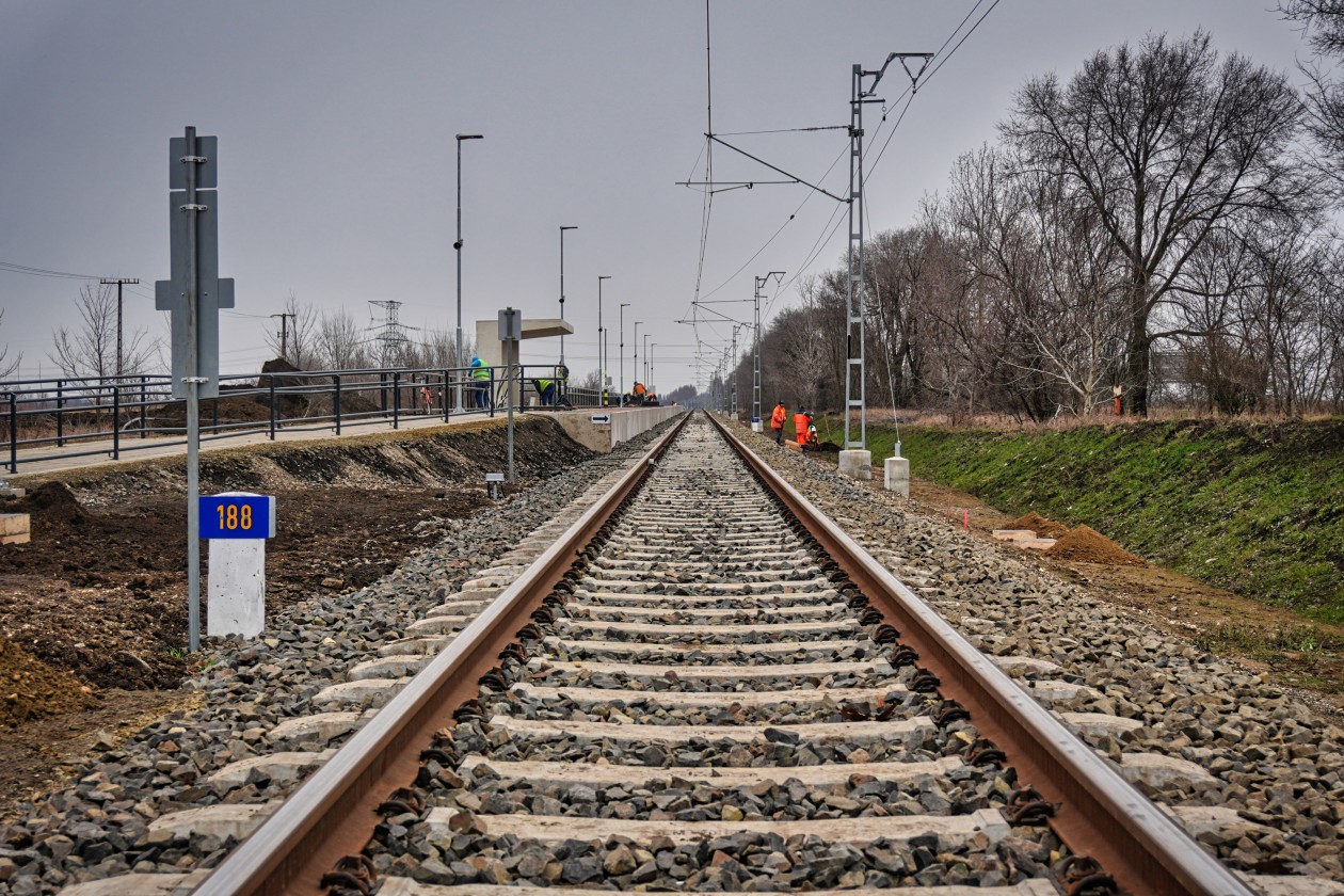 MÁV reduce cu 15 minute timpul de călătorie între Tiszafüred și Debrecen și introduce un program extins de modernizări și ajustări de orar