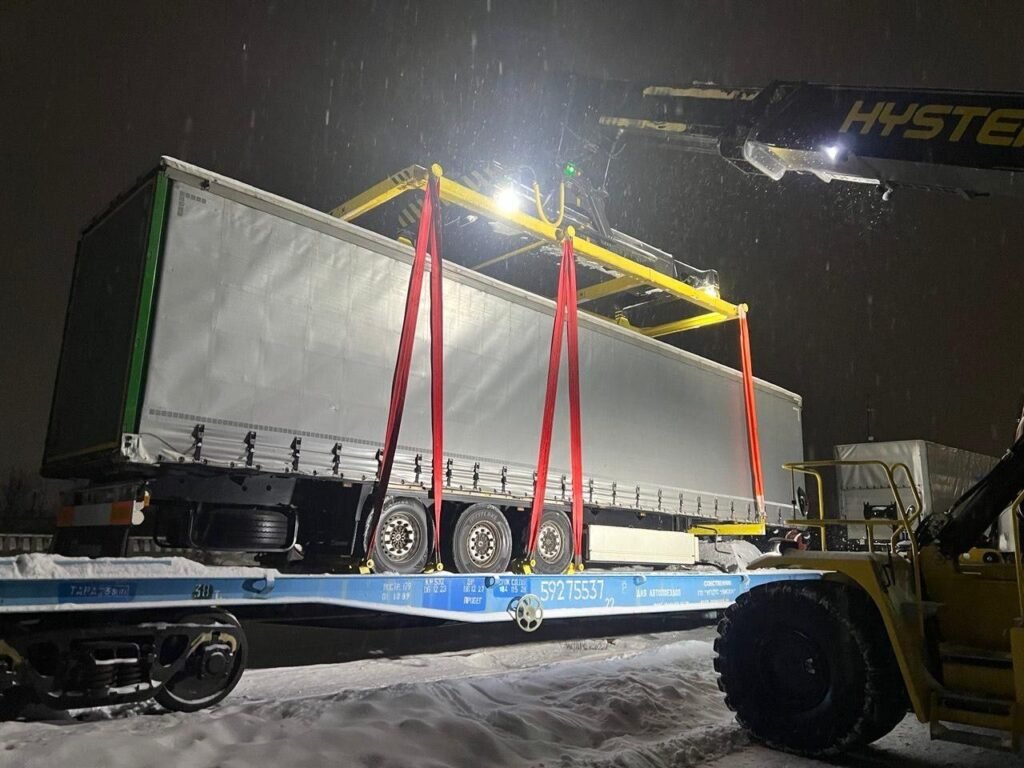 Primul tren pentru semiremorci pe ruta Lviv - Fényeslitke confirmă o soluție intermodală completă între Ucraina și UE