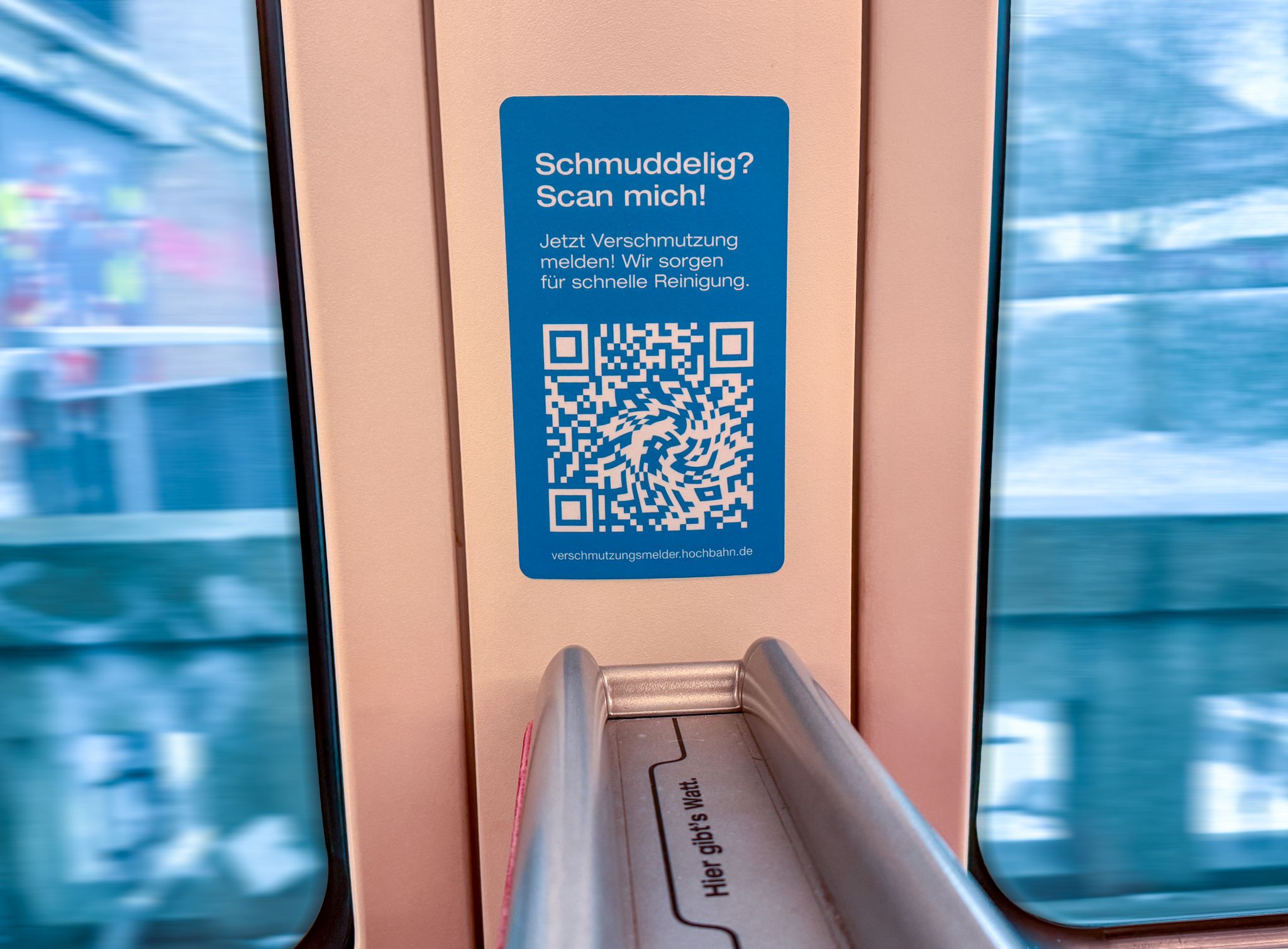 Operatorul metroului din Hamburg testează raportarea rapidă a murdăriei în U3 prin cod QR pentru un transport mai curat
