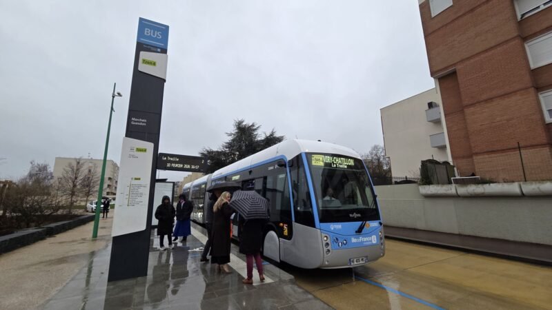 Linia Tzen 4 intră în circulație în Essonne cu noile autobuze electrice biarticulate cu încărcare rapidă la sol