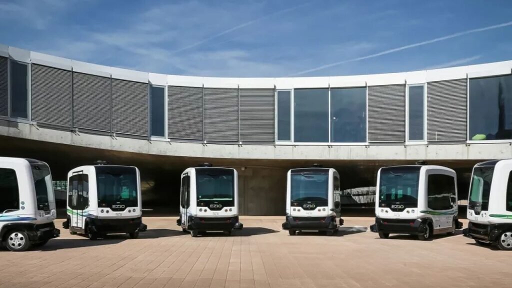 Piața autobuzelor autonome va ajunge la peste 13 miliarde de dolari până în 2035, impulsionată de mobilitatea electrică și inteligența artificială