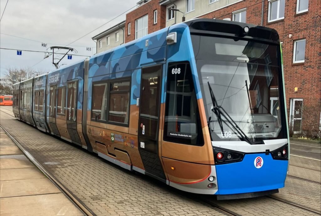 Primele 13 tramvaie modernizate 6N2 Tramlink din Rostock intră în exploatare cu sisteme avansate de siguranță Bosch